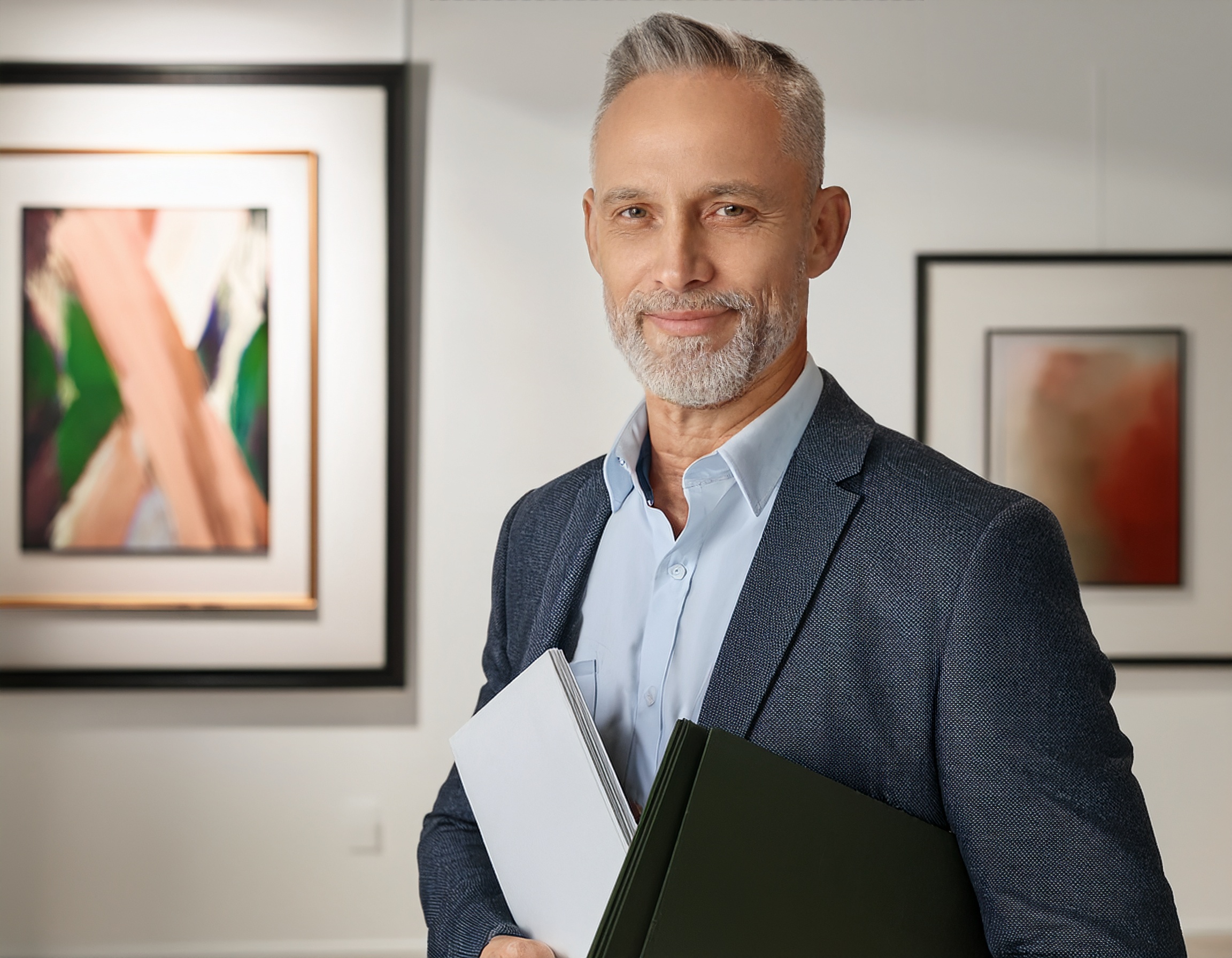 Porträt eines Mannes, der David Hartmann darstellt, in einem professionellen Kontext.